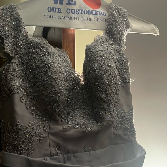 Gown size 6 color is called ice - Picture 3 of 7